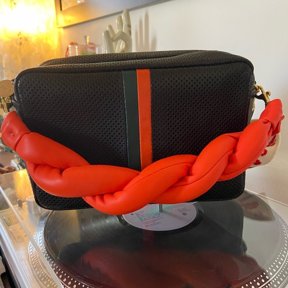 Twisted Puff Top Handle - Bright Poppy - Picture 8 of 9